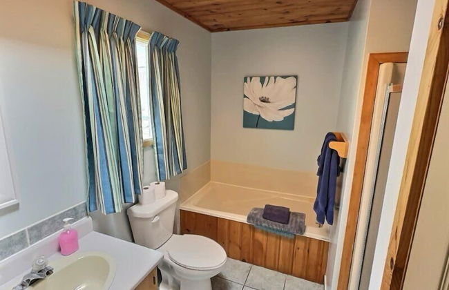 Cavendish Bosom Buddies Cottage Resort - Photo 42