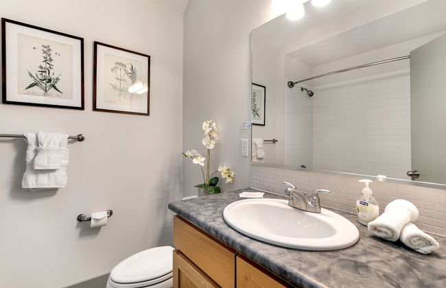 Old Town North Jewel! Near Breweries and River! - Foto 13