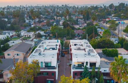 Silverlake Sunset Treehouse • Art-Filled Escape w Jacuzzi Sauna AvantStay - Foto 45