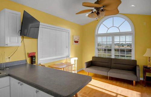 Surf City 2BR Model Home with Pool and Boat Ramp Access - Foto 4