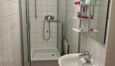 Monteurzimmer 3 Pers, Würzburg, Gerbrunn, Gemeinschaft Küche, Dusche, WC - Foto 2