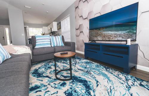 Golfers Paradise 4-hole PUTT-PUTT, Mega Chess with huge backyard, hammock - Photo 16