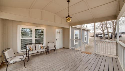 Steps to WES Arena Pet-Friendly Cabin with Deck! - Foto 2