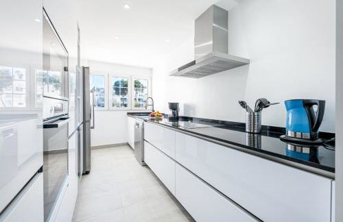 The Penthouse Panorama Exclusive Seafront Estate - Photo 10