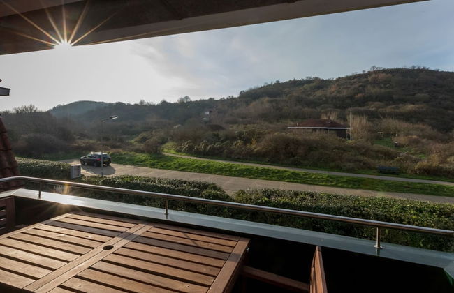 Attractive Apartment at Bottom of Dunes near Center - Photo 4