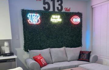 The 513 Flat 2! 1BR, 1Bath Apt with Pool and Riverfront View! Free Gated Parking! Only Steps from The banks & Stadiums! - Foto 1