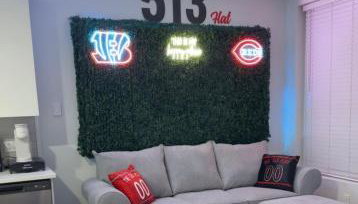 The 513 Flat 2! 1BR, 1Bath Apt with Pool and Riverfront View! Free Gated Parking! Only Steps from The banks & Stadiums! - Foto 1