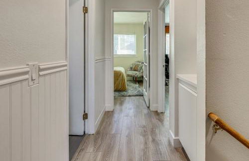 Modern Oceanside Living! Family Home with Workspace - Foto 14