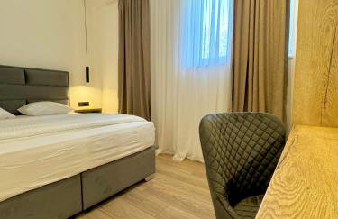 LUX Apartments - Photo 16