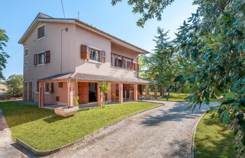 Gorgeous Home In Ponzano Di Fermo - Foto 1