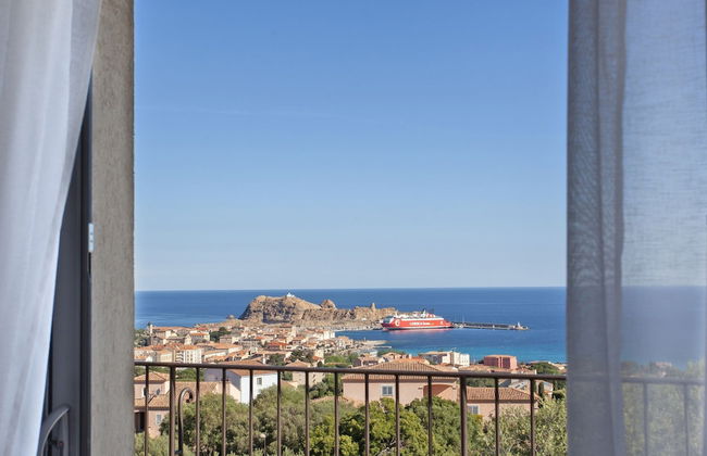 Superb Villa With Pool and sea View - Photo 40