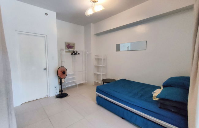 Dr Calayan's 2BR Condo at Pico De Loro - Foto 2