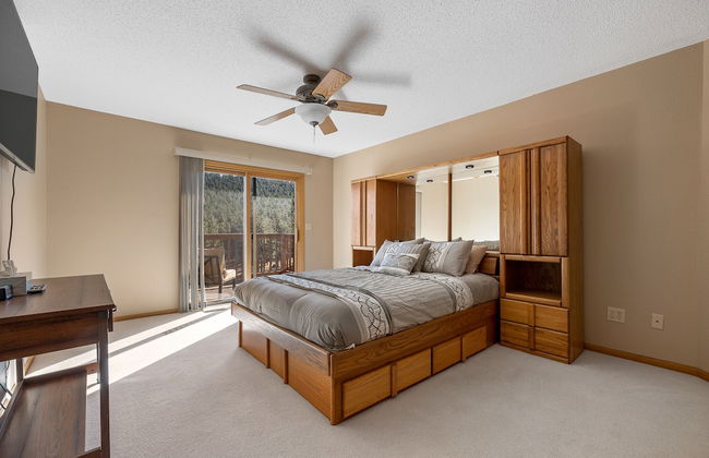 Peaceful Pines 5 BR Home with Jacuzzi - Foto 44