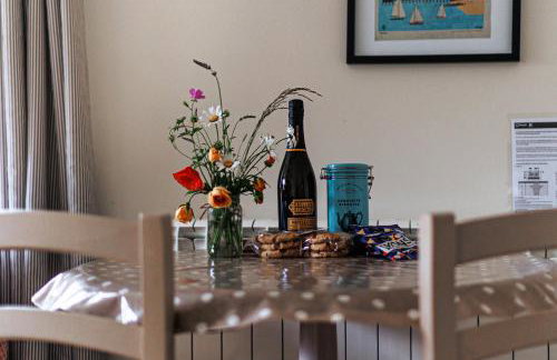 Dreamy Suffolk Country Cottage Escape - Photo 19