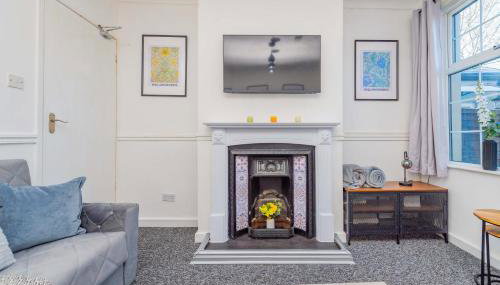 Central Townhouse Wolverhampton - Sleeps 8 - Ideal for Contractors & Families - Foto 5