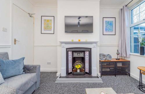 Central Townhouse Wolverhampton - Sleeps 8 - Ideal for Contractors & Families - Foto 5