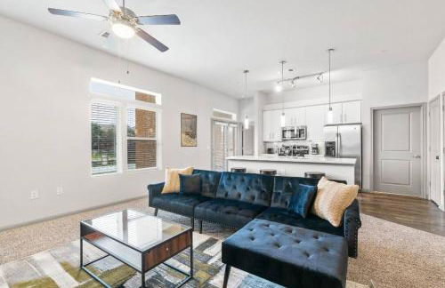 Spacious LUX 2BR 2B Unit in Austin with Pool! - Photo 29