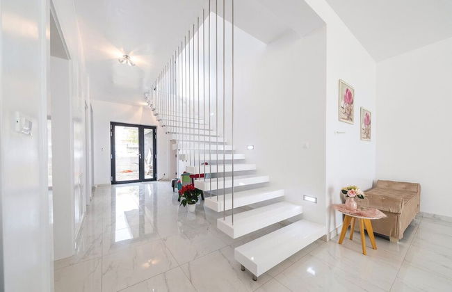 Beachfront Villa Baronessa with Pool - Photo 35