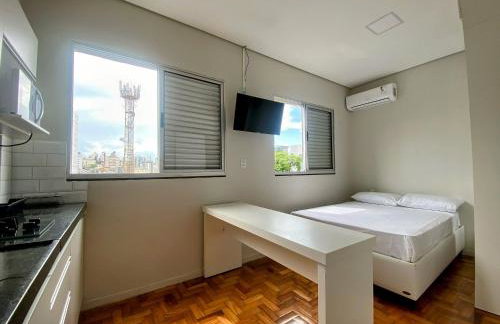Prado Premium Lofts e Kitnets com Ar-Condicionado e TV Smart - Foto 1