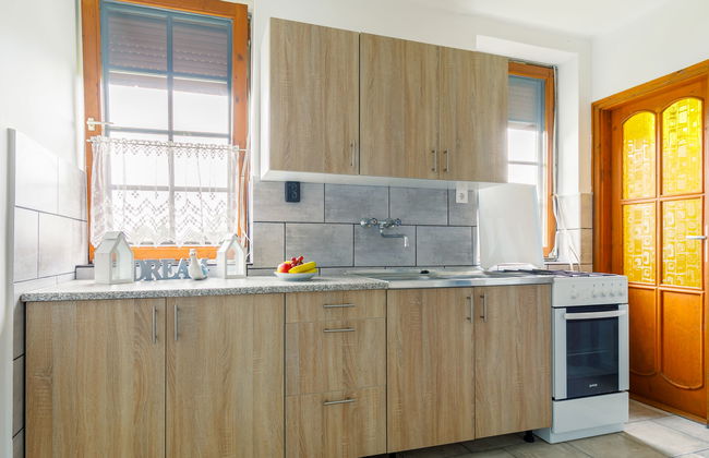 6 bedroom House in Balatonfenyves with private pool and garden - Photo 9