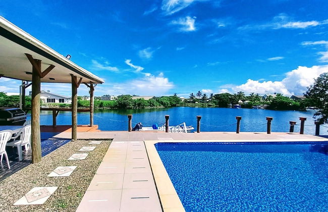 Waterfront Sunset Apt Fantasy Island - Photo 1