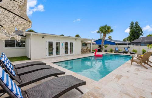 Brand New Saltwater Pool! - Waterfront Canal - Luxury Home - Foto 57