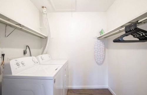 THE BLACK STRAT an iconic, new age apartment - Foto 13