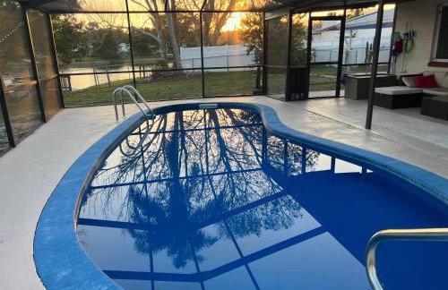 Private Tropical Waterfront Sanctuary w pool, hot tub & an island! Pet Friendly - Foto 52