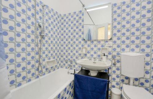 2 Bedroom Amazing Apartment In Semorile - Foto 24