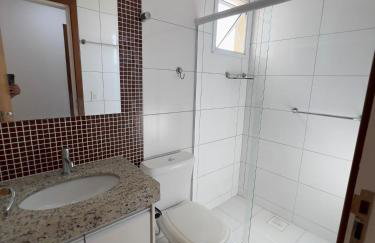 VISTA MAR DESLUMBRANTE, apto novo e moderno, a uma quadra da praia, prédio com piscina, quartos com ar condicionado, roupas de cama e banho, redes de proteção, TV 65, Wi Fi, Sky, cadeiras de praia, churrasqueira elétrica, portaria 24 horas e 2 garagens - Photo 11