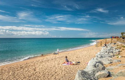 Gorgeous Apartment In Pineda De Mar - Photo 13