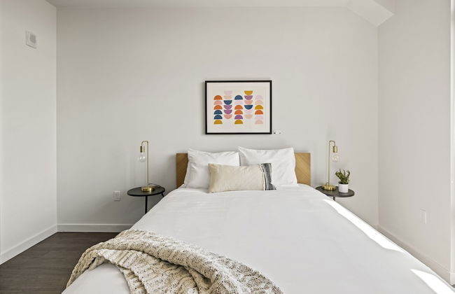 Placemakr Marymount Ballston - Photo 14