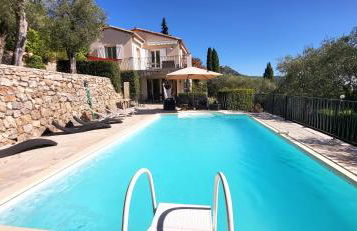"La Colombe sous les Oliviers" Gîte jusqu'à 4 personnes - 75m2 - Sur Boooking - Rez de jardin Piscine Vue mer et lac - Foto 49