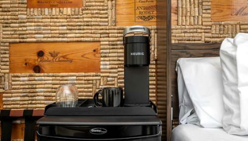 Romantic Historic Inn Suite with Mountain Views in Luray, Virginia - Photo 3