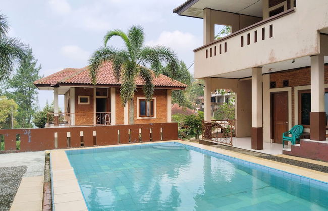 Villa Yustisia Curug 7 Cilember - Foto 50