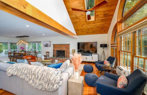 Lux estate! Hot tub, 8 acres, firepit, game room, private pond, EV, lots of privacy, 10 mins to town - Foto 13