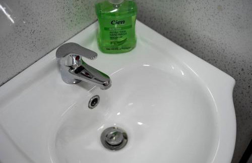 City-Centre Studio · Self-Contained · Sleeps 3 - Foto 12