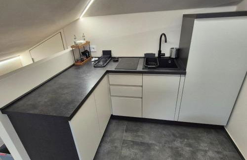 Moderna Mansarda con parcheggio gratuito - Foto 3