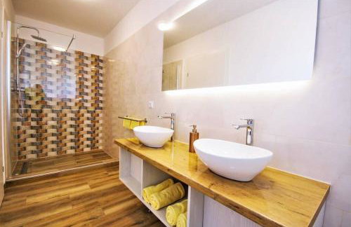 New Villa with Pool - Foto 2