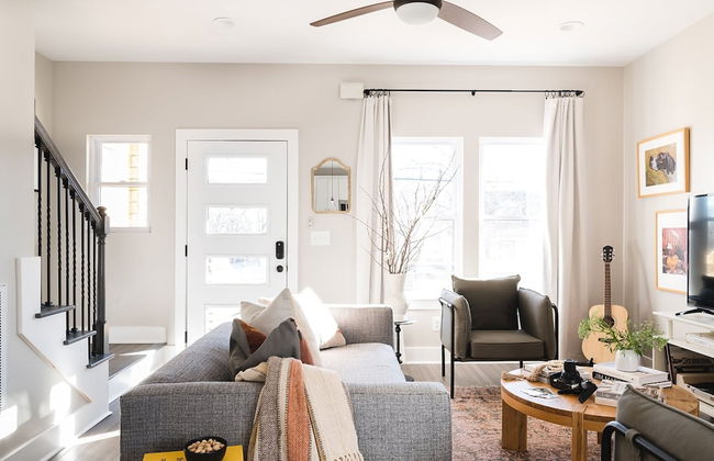 Stapleton Mcgraw by Avantstay 2 Units Sleeps 16 Spacious Home in Nashville - Photo 2