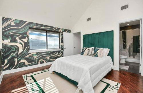 3BR/3.5BA Three Story East Downtown TownHouse with view - Photo 31