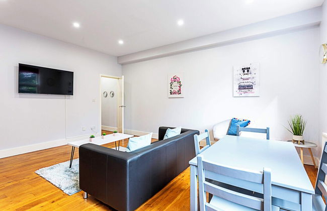 Modern Clapham Apartment - Photo 18