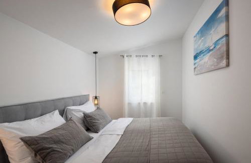 Villa Mala Smišna Poolside Paradise by the Sea - Photo 33