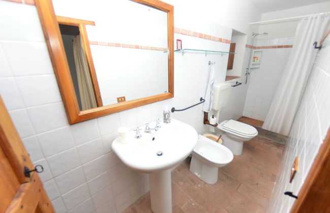 Lovely Cottage in Bagni di Lucca Amidst Fields - Photo 9