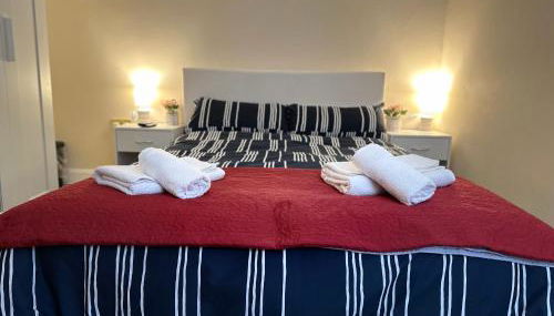 Modern Studio Luxe Heathrow London - Foto 3, towels, wardrobe