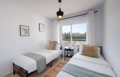 Family Fairways I Spacious 4-Bedroom Townhouse Near Beach & Golf, Estepona - Photo 27