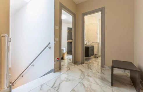 Amazing Apartment In Boscoreale - Photo 10