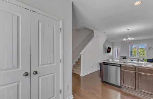 3BR Townhouse King Bed Garage Near NC State - Foto 22