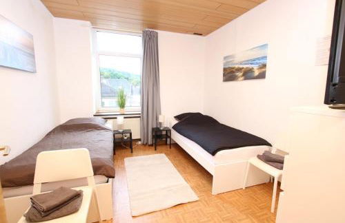 MR Living I moderne Apartments mit Einzelbetten, voll ausgestattete Küche, WLAN, Parkplatz, ideal für Monteure I DI01, DI02 - Foto 16