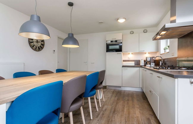 Modern Villa With Large Kitchen in Limburg - Photo 3